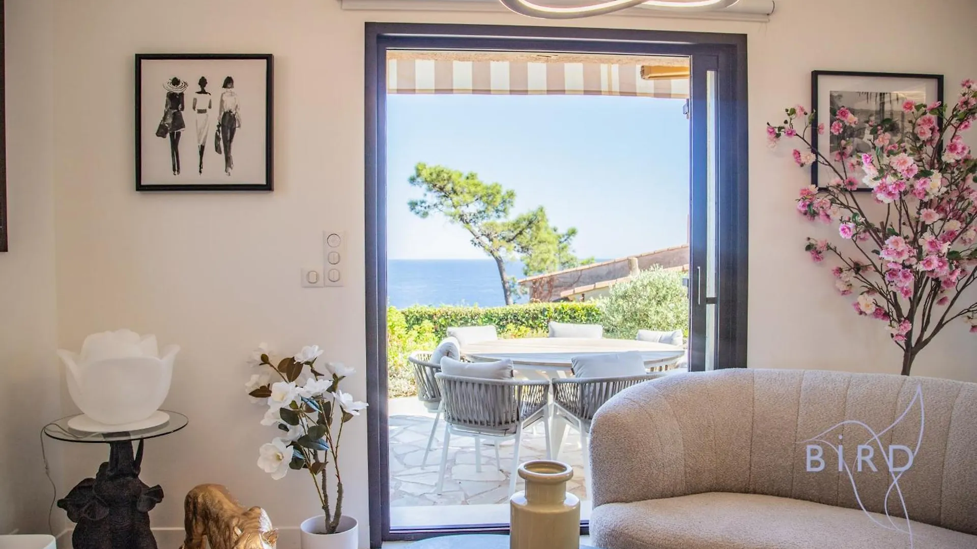 Sumptuous Villa With Sea View And Its Renovated Outbuilding In The Heart Of Théoule-sur-Mer