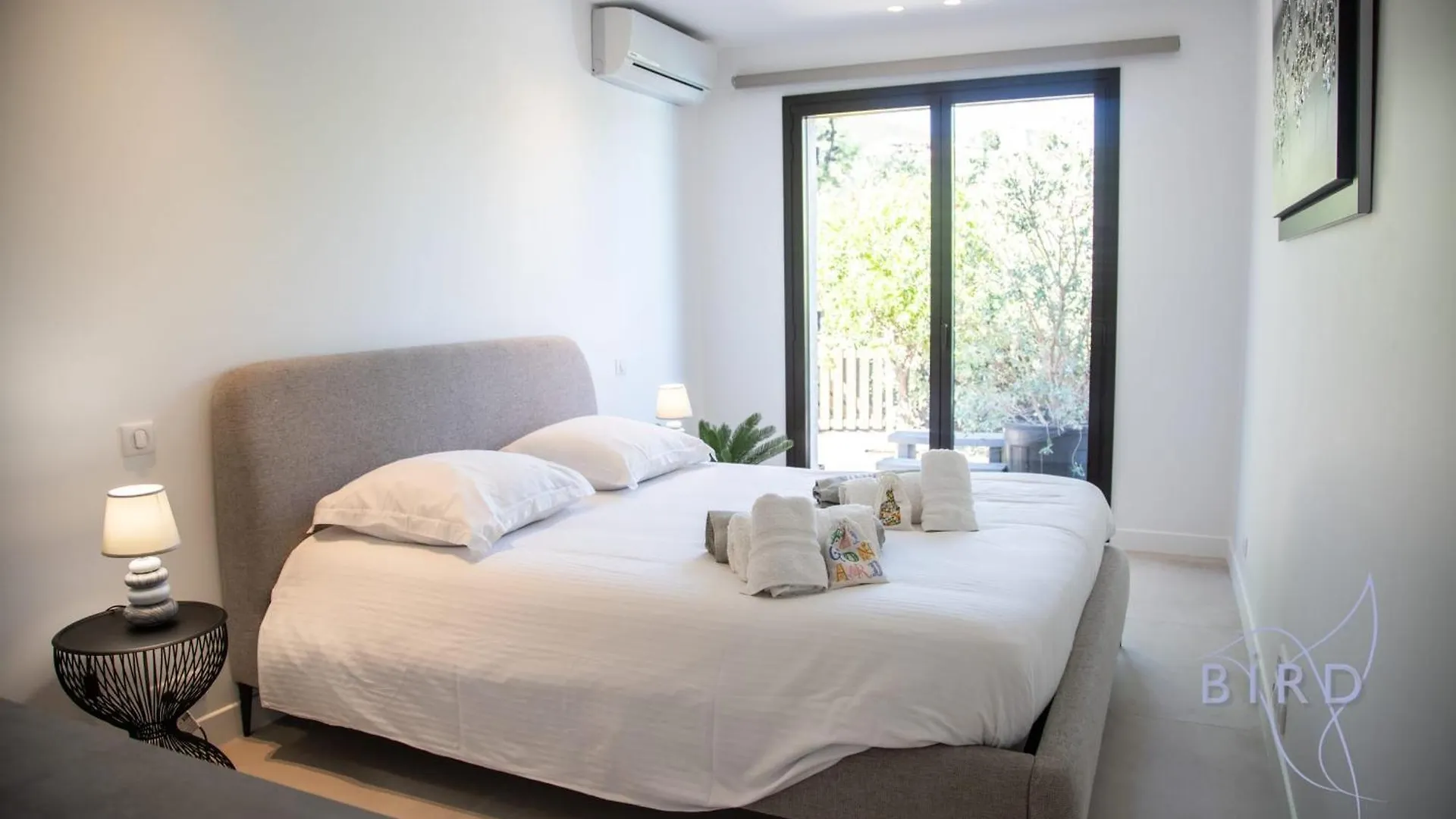 Sumptuous Villa With Sea View And Its Renovated Outbuilding In The Heart Of Théoule-sur-Mer 0*,